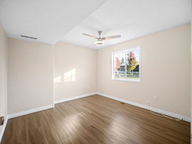 Building Photo - Spacious Home with Fenced Yard & Garage – ...