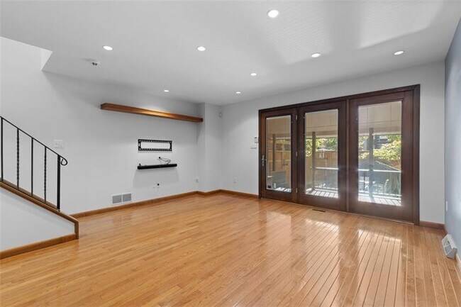 Building Photo - 718 Filbert St