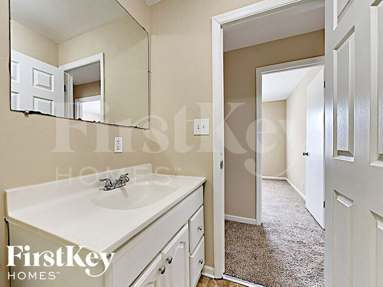 Building Photo - 8920 Woody Trail