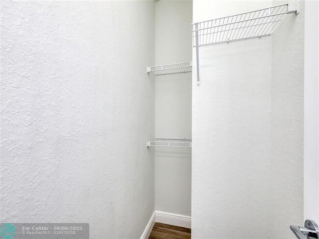 Building Photo - 116 NW 41st St