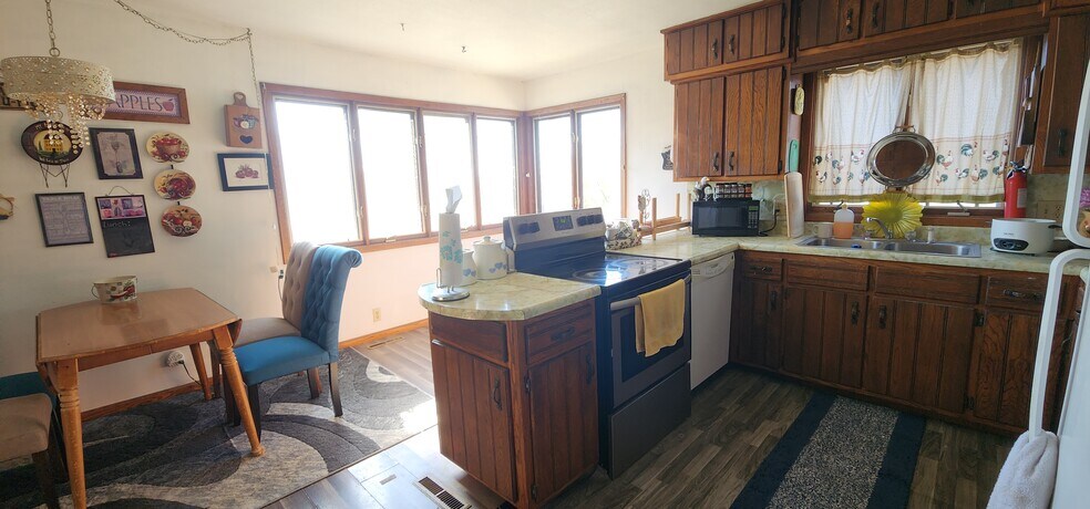 Building Photo - 807 Chicago St