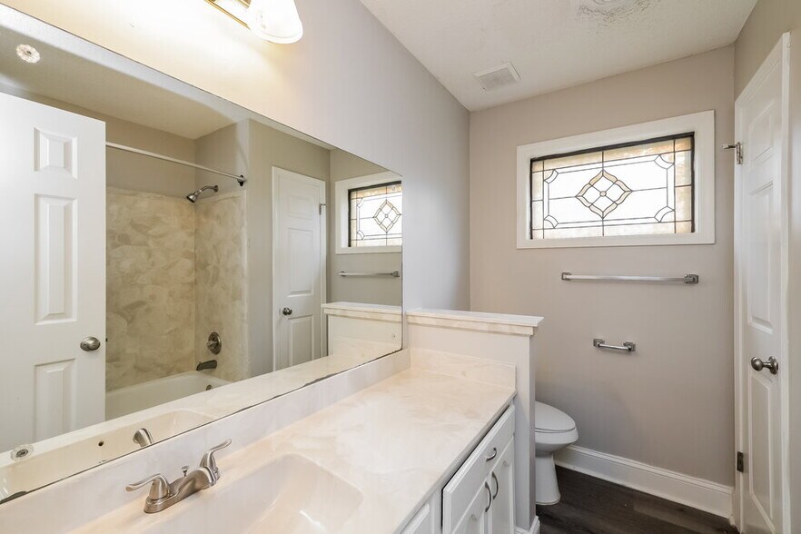 Building Photo - 4558 Pinegate Dr
