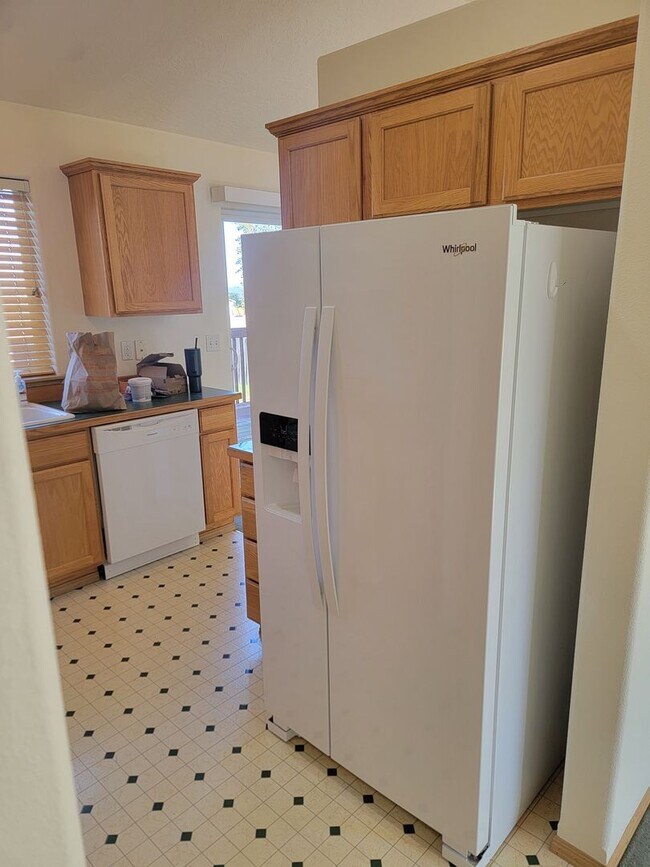 Building Photo - *MOVE IN SPECIAL * 1ST FULL MONTH FREE* 3 ...