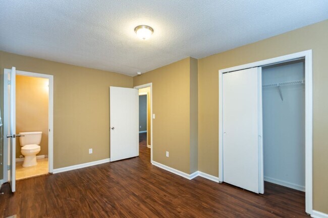 Building Photo - Pet-Friendly 3BR with Bonus Room, Deck & G...