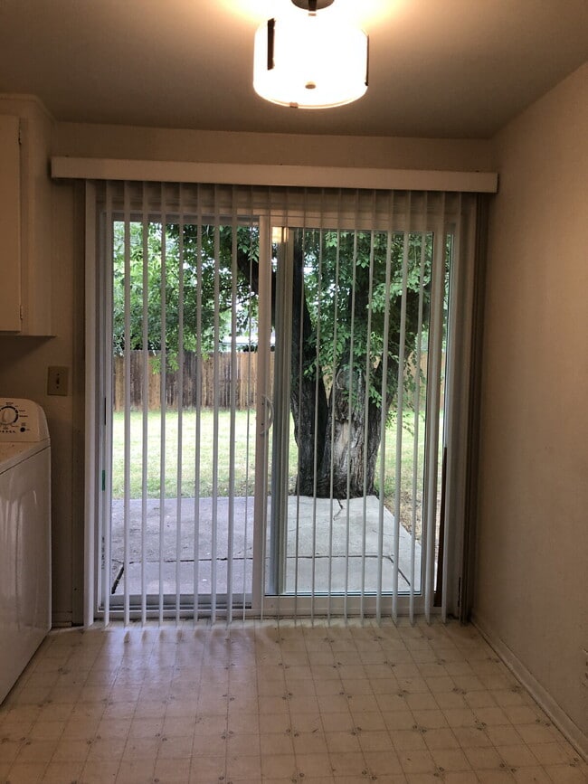 Building Photo - "Cute 3 Bed, 2 Bath in Boulder, large yard!"
