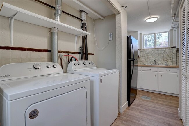 Building Photo - Spacious Sunnyside Bungalow, Finished Basement, 2-Car Garage