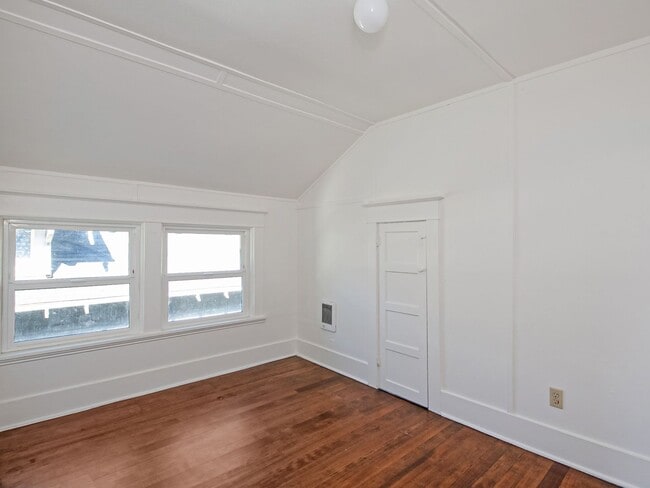 Building Photo - 5265 NE 14th Pl