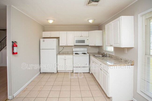 Building Photo - 11 Sedgwick Ln