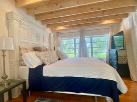 Building Photo - 500 NE 62nd St