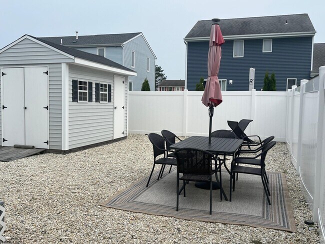 Building Photo - 5108 Ontario Dr