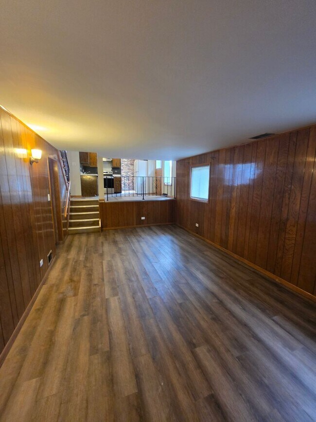 Building Photo - 16710 Kenwood Ave