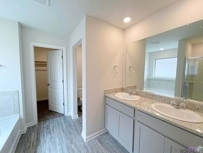 Building Photo - 629 Correns Ln