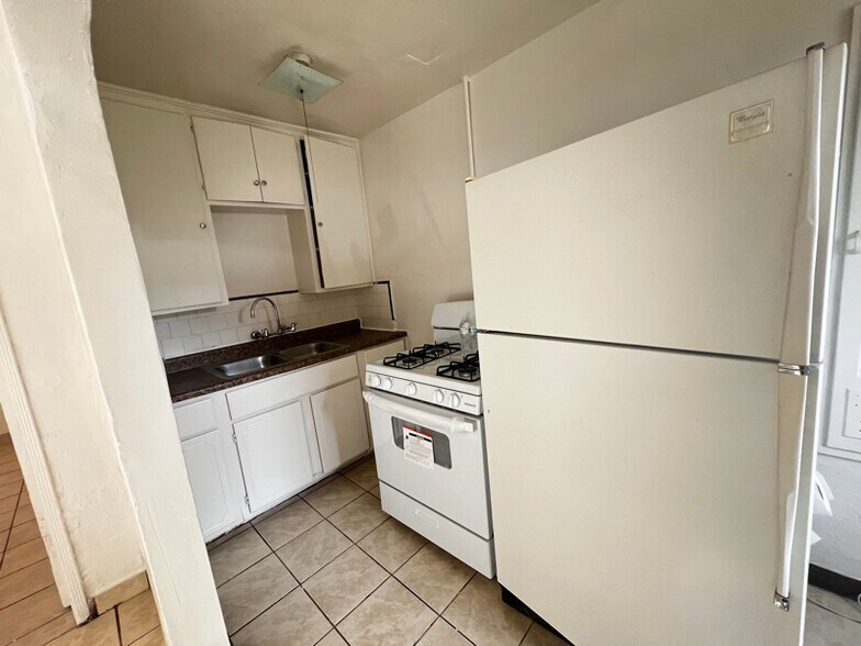 Building Photo - 563 S 1st Ave