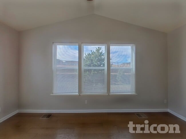 Building Photo - 7360 Blue Water Dr