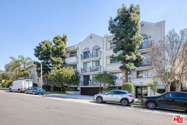 Building Photo - 860 S Lucerne Blvd