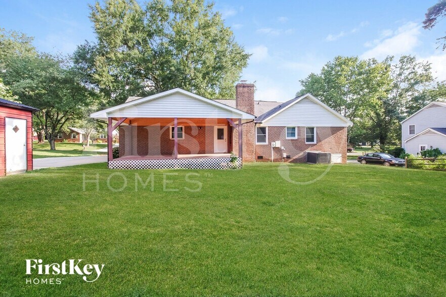 Building Photo - 1023 Lightwood Dr