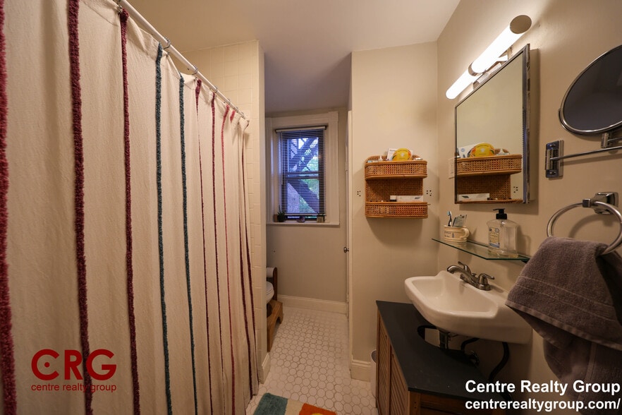 Building Photo - 1728 Beacon St