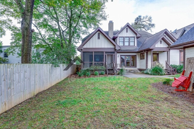 Building Photo - 210 38th Ave N