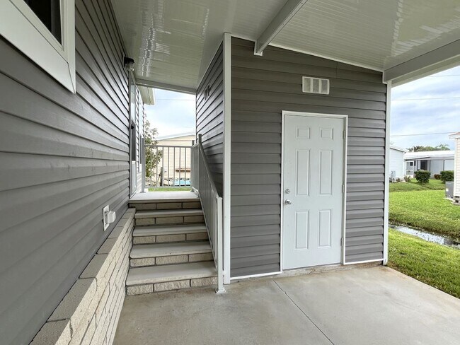 Building Photo - 17100 S Tamiami Trl