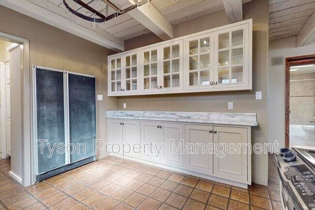 Building Photo - 6208 Sabre Ct NW