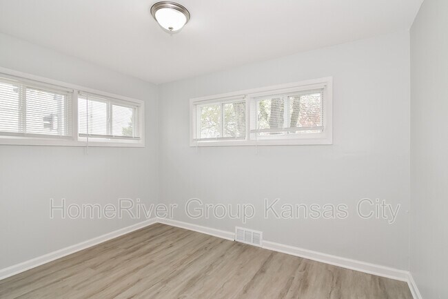 Building Photo - 7104 Longview Rd