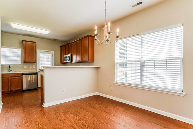 Building Photo - 4001 Laurel Glen Dr