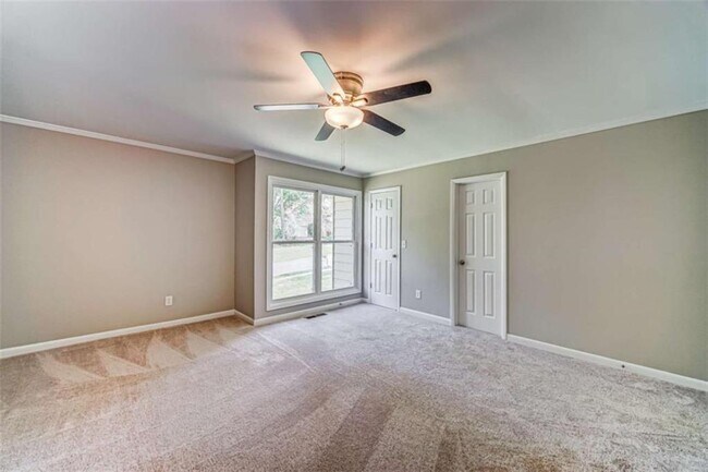 Building Photo - 2218 Woodfern Dr