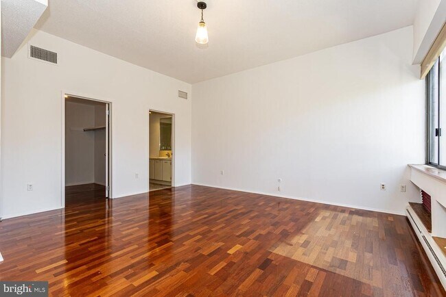 Building Photo - 1 Markham Rd