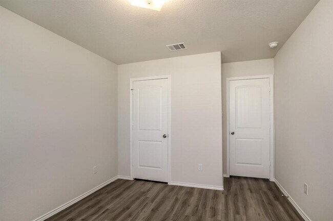 Building Photo - 150 Spring Meadows Cir
