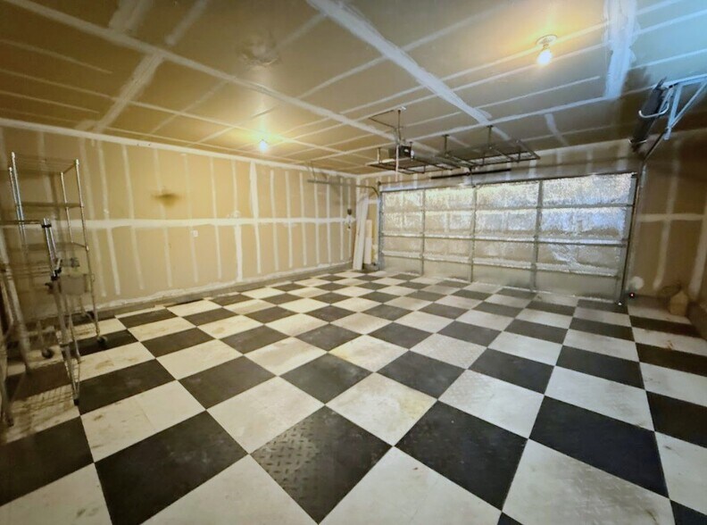 Building Photo - 1018 Kiwi Ct