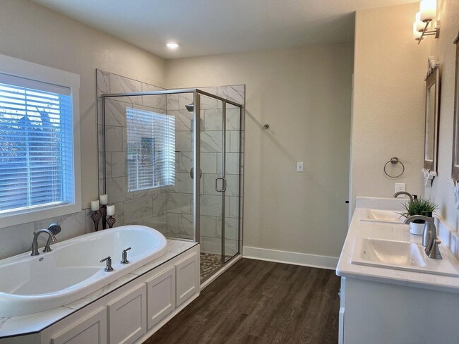 Building Photo - 412 Carneros Dr