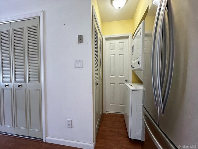 Building Photo - 223 Springmeadow Dr