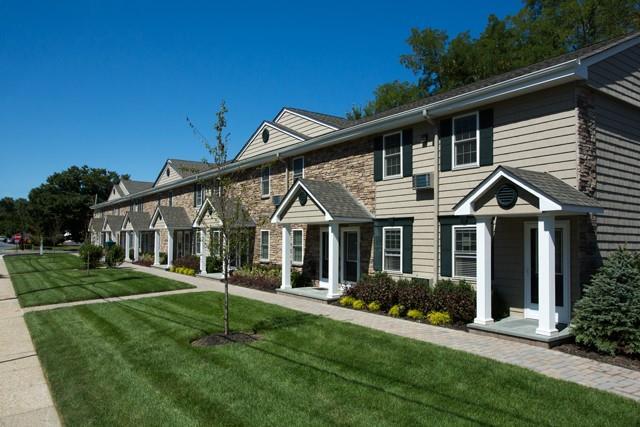 Primary Photo - 9 Pickwick Ln
