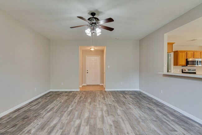 Building Photo - 6718 Valley Branch Dr