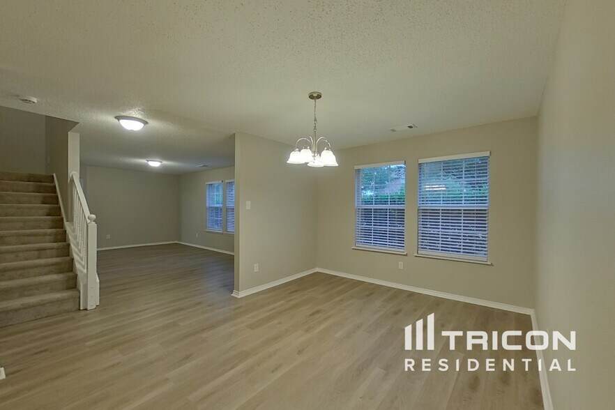 Building Photo - 712 Forest Creek