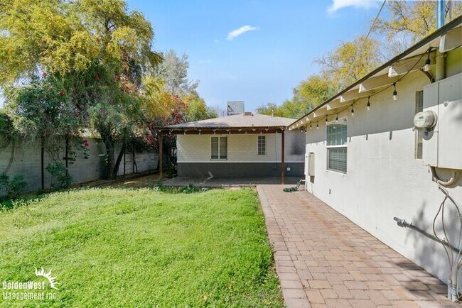 Building Photo - Charming 2Bdm 2Ba Home with Modern Studio ADU in Uptown Phoenix!