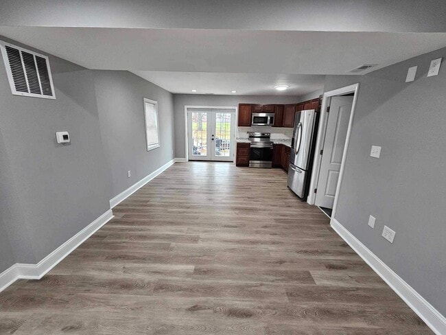 Building Photo - COMING SOON-4 Bedroom Townhouse in Essex