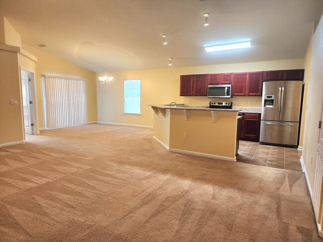 Building Photo - Small-Pet Friendly! Spacious 3/2 Home Loca...