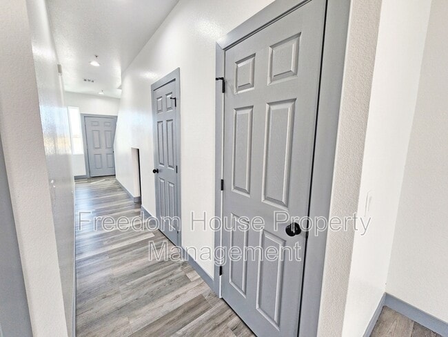 Building Photo - 382 Erin St