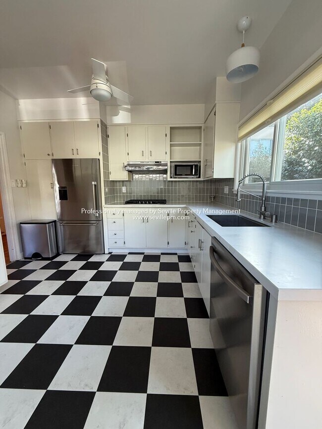 Building Photo - Charming 1920s Alameda East End  2BR+ / 1B...