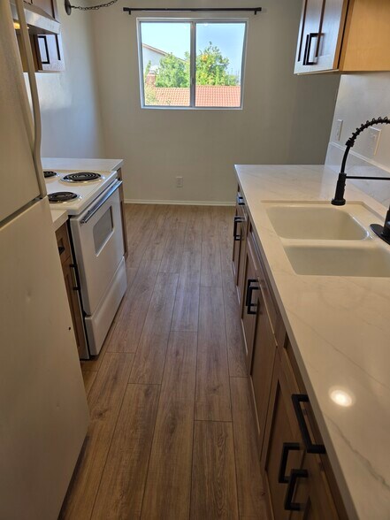 Building Photo - 14745 Woodruff Ave