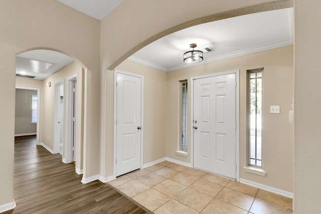 Building Photo - 5540 S Buffalo Cir