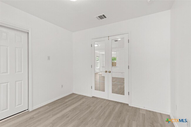 Building Photo - 112 James Lin Cir