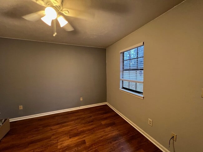 Building Photo - 218 White Dr