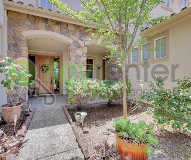 Primary Photo - 208 Otter Glen Ct