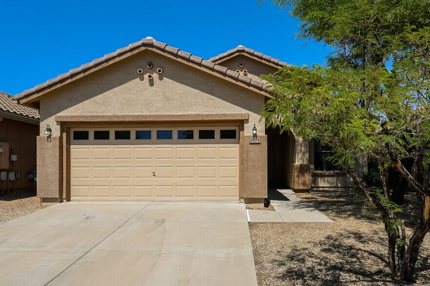 Primary Photo - 1824 W Kuralt Dr
