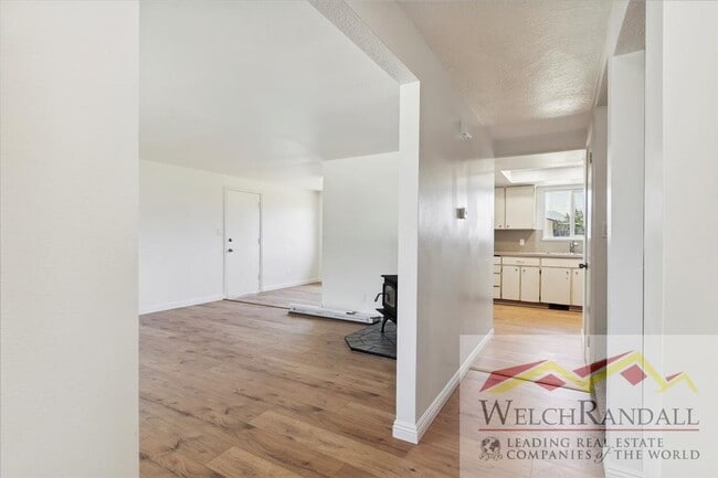 Building Photo - Charming Single Family Home in Hooper