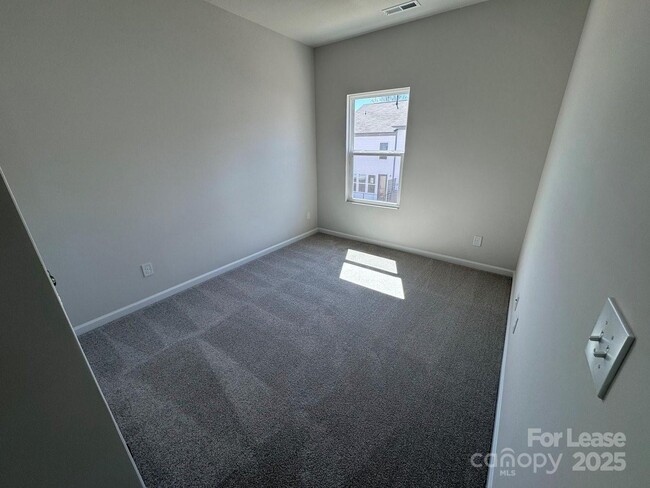 Building Photo - 2328 Donnelly Hls Ln