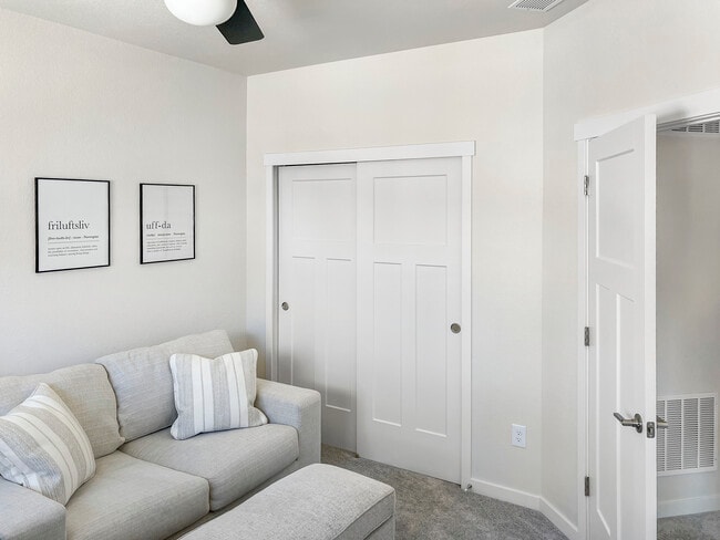 Building Photo - 5707 Villa Lorenzo Dr