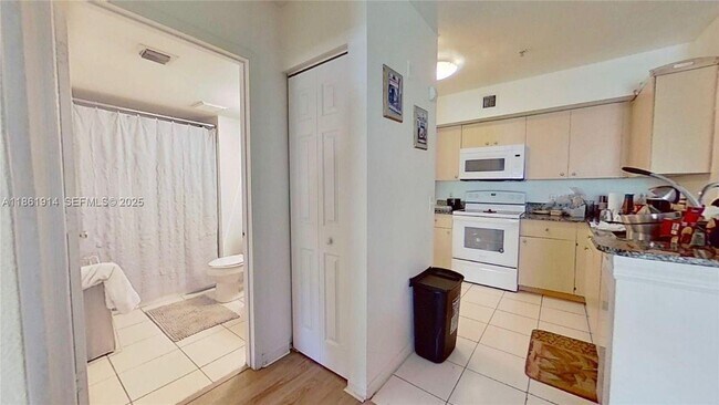 Building Photo - 2451 Centergate Dr